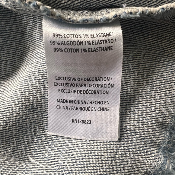 NEW Shyanne Crop Medium Wash Jean Jacket NWT - Picture 6 of 6